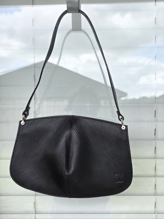 Louis Vuitton Handbags - Louis Vuitton Black Women's Shoulder Bag Classic Textured Design Logo